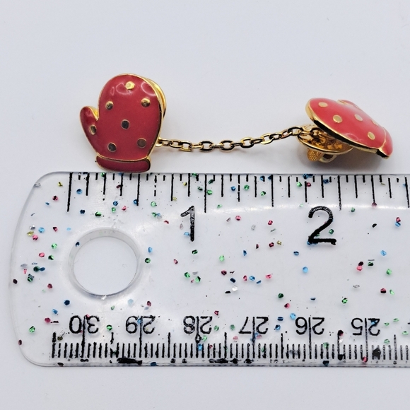 Vintage Little Red Mitten Lapel Pin Brooch - Picture 3 of 3